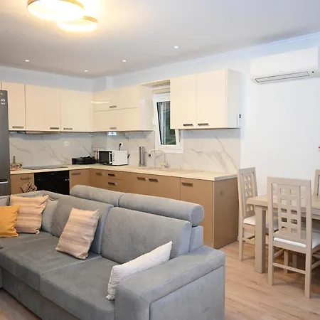 Artemis Apartament *